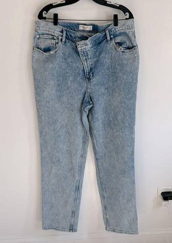 Abercrombie & Fitch  The 90’s Straight Ultra High Rise Crossover Waist Jeans