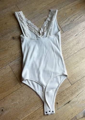 Abercrombie & Fitch Abercrombie white lace v-neck bodysuit