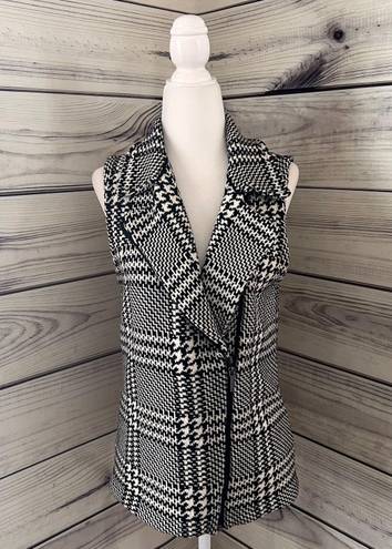 CHAPS Black & White Houndstooth Asymmetric Zip Sweater Vest