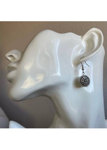 Vintage medallion circle dangle silver tone earrings