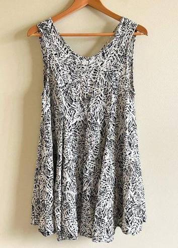 Ecote URBAN OUTFITTERS  LEAF PRINT BLOUSE TANK TOP WOMENS SIZE M BLACK WHITE