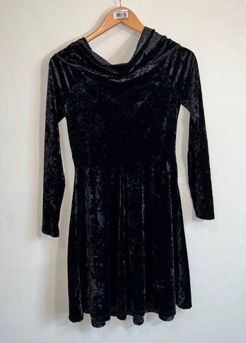 Chelsea28  Black Velvet Long Sleeve Dress women's size small