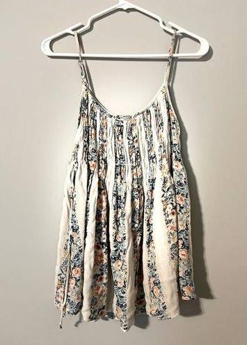 Lily White Cute floral tank!