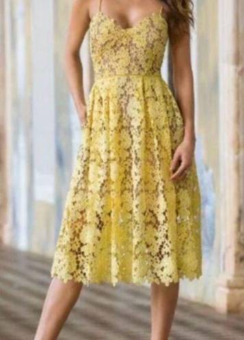 Donna Morgan  yellow lace fit and flare dress size 4