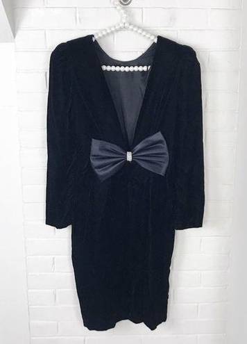 Glamorous Vintage Velvet Black Low Back Bow Detail  Little Back Dress Size 4