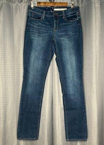 DKNY  BLUE JEANS SIZE 4 STRAIGHT LEG