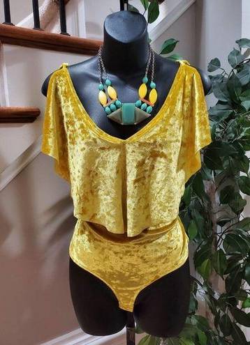 One Piece 7th Avenue Women’s Yellow Solid V-Neck SleeveLess  Bodysuit Size Large