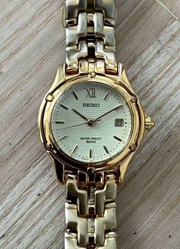 Seiko  Vintage Ladies Watch Gold-Tone Bracelet Case Dial Hands New Crystal