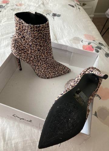 Vestique Cheetah Print Booties