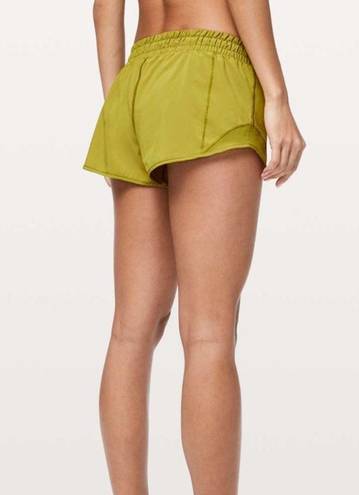 Lululemon  Hotty Hot Short II *2.5" size 6