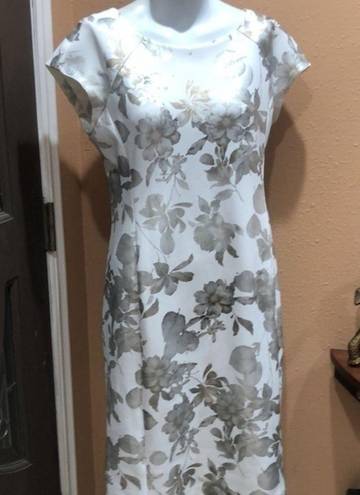 ECI  New York silver floral white dress