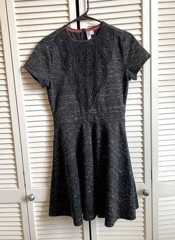 Alya Francesca’s Short Sleeve Mini Dress Gray with Lace Overlay Cut Out Small