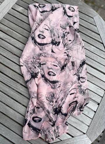 Marilyn Monroe  scarf