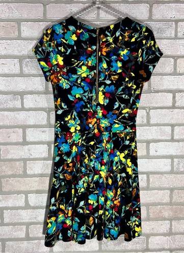 Parker  Bold Floral Print Short Sleeve Fit and Flare Dress Size S