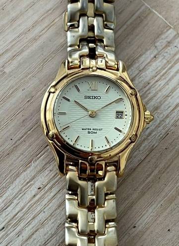 Seiko  Vintage Ladies Watch Gold-Tone Bracelet Case Dial Hands New Crystal