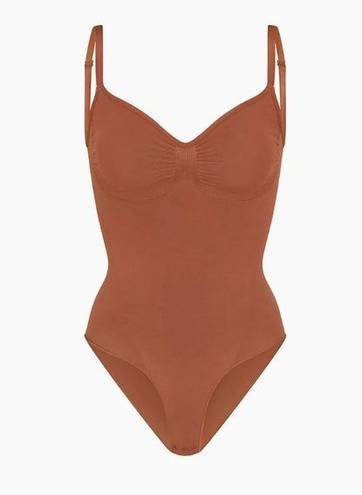 SKIMS NWT  EVERYDAY SCULPT BODYSUIT BRONZE Size M