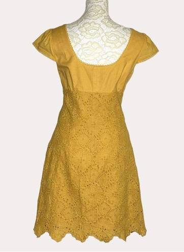 Laundry by Shelli Segal  Eyelet Lace Dress Floral Gold Yellow 4 bv