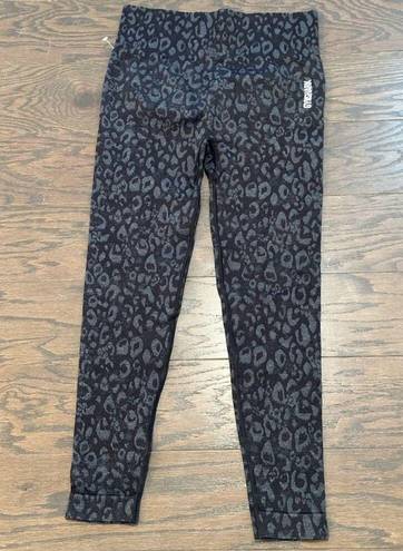 Gymshark  ADAPT ANIMAL SEAMLESS Sports Bra & Leggings Gray-Black Size Large NWOT