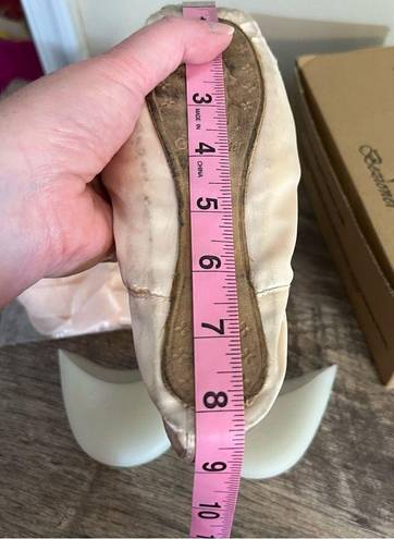 Bezioner Light Pink Pointe Ballet Shoes With Ribbons & Silicone Toe Covers Sz 7