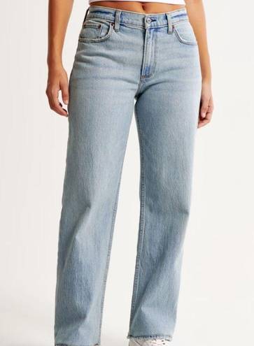 Abercrombie & Fitch  Curve Love Low Rise Straight Jean