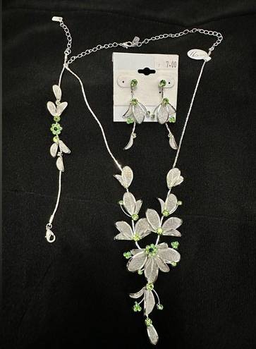 Petal 🦋 Stone assented metal  jewelry set