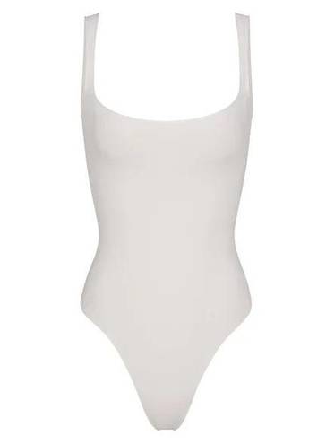 SKIMS Nwt  Marble Raw Edge Cami Bodysuit Xs