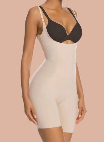 One Piece NWT ShaperX Nude Beige Shaping Bodysuit  Shapewear Size Small