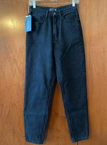 Pretty Little Thing NWT  Black Mom Jeans