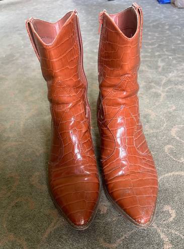 Boots Tan Size 8.5