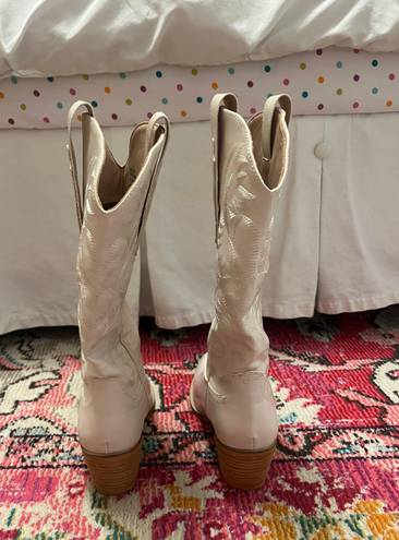 White Cowgirl Boots Size 9