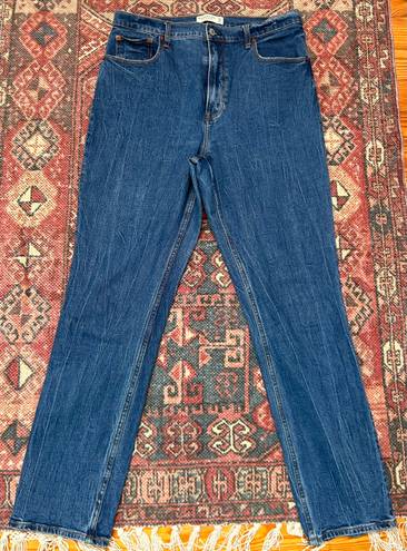 Abercrombie & Fitch Ultra High Rise 90s Slim Straight Jean