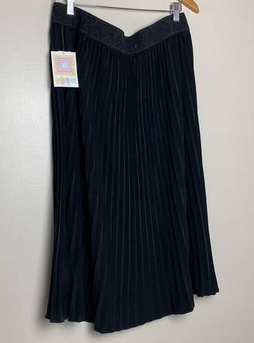 LuLaRoe  Black Pleated Pull On Jill Skirt