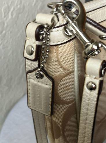 Coach : Beige/Cream Signature C handbag/wristlet