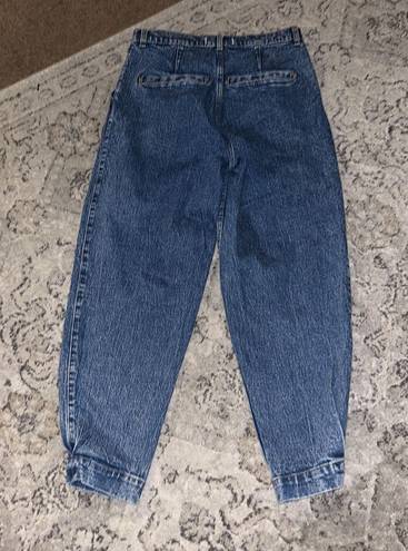 Abercrombie & Fitch Women’s Ultra High Rise Mom Jeans Pleated stone Wash 29