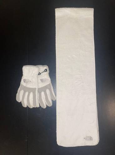 The North Face  White Fleece Denali Gloves & Scarf Set