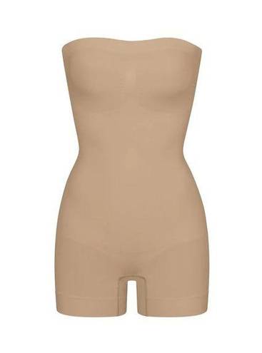 SKIMS NEW  Seamless Sculpt Strapless Shortie Bodysuit Size XS NWOT