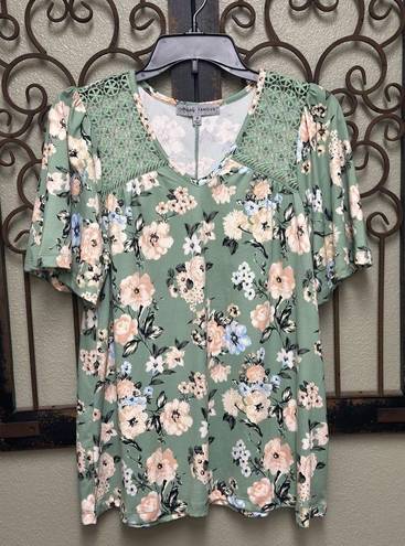 Absolutely Famous  short sleeve basil floral crochet blouse