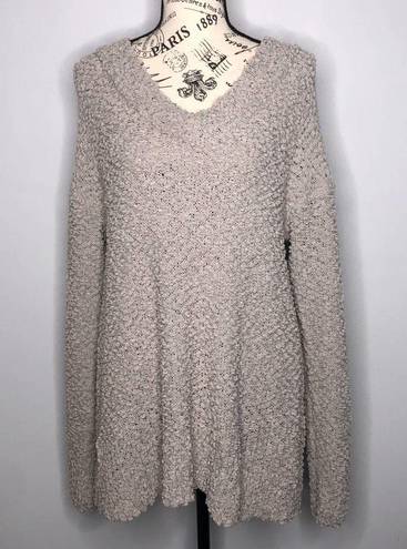 Zenana Premium  MEDIUM NWT Gray Light Weight V-Neck Popcorn Sweater