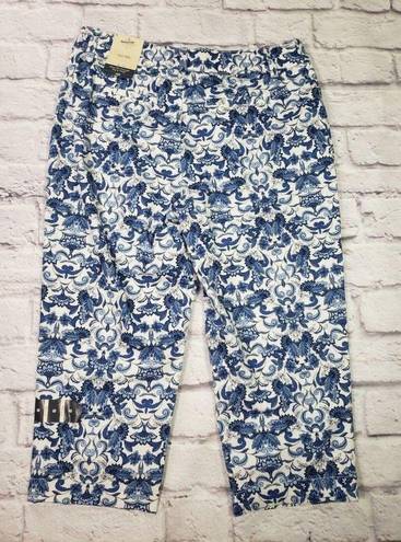 St. John’s Bay NEW St John's Bay Women's Size 6 Blue Floral Print Capri Pants Mid Rise