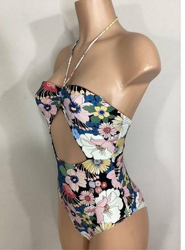 O'Neill New. O’Neill floral one piece. Small. Retails $99