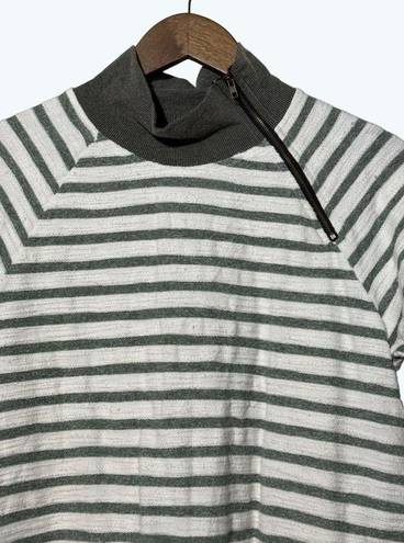 Doe & Rae  Pullover White & Gray Striped Zippered Shirt Medium