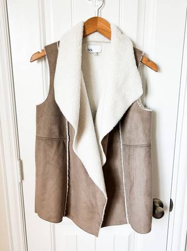 Nordstrom Rack Shearling Open Vest Size Small