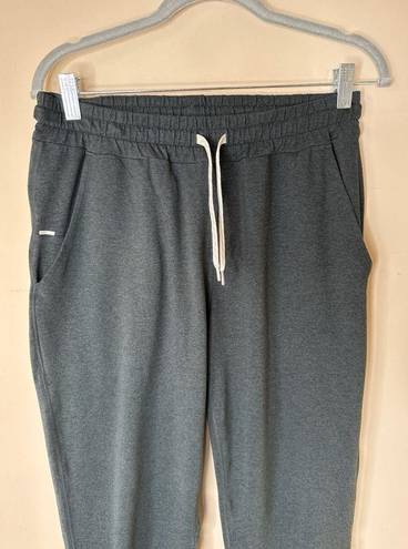 Vuori  Woman’s Green Joggers Size Medium