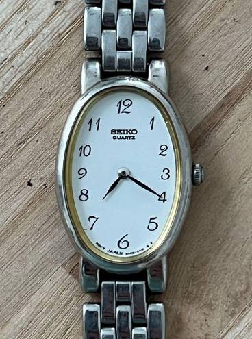 Seiko  Vintage Ladies Watch Oval White Dial Stainless Basket-Weave Bracelet