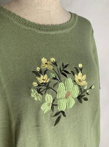 Only NWOT  Necessities Med Green Embroidered Floral Short Sleeve Sweater Womens