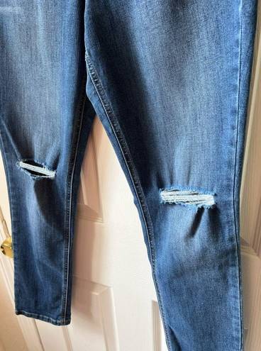 Crown & Ivy  Petite Straight Jeans | size 8 PR