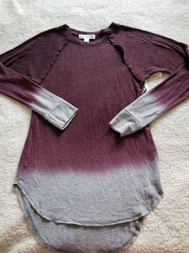 Treasure & Bond  Curved Hem Long Sleeve Burgundy Gray Ombre T-Shirt Womens Sz XS