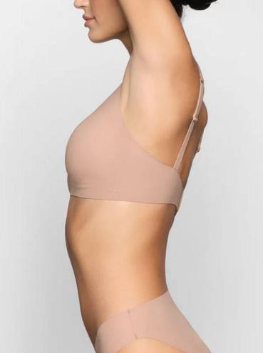 SKIMS NWT  Naked Plunge Bra Clay Size M