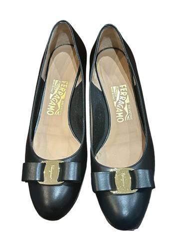 Salvatore Ferragamo Vara Bow Pump black  Leather Shoes Size 7.5 Made In Italy