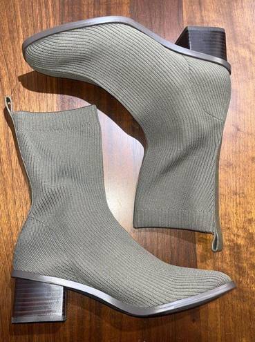 Everlane  The High-Ankle Glove Boots in ReKnit Caper Green 9 New Womens Booties